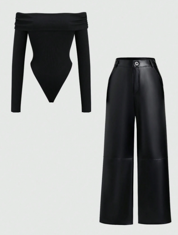 Conjunto Zodiacal: Body de Algodón Negro con Hombros Caídos y Pantalón Wide Leg de Cuero Negro