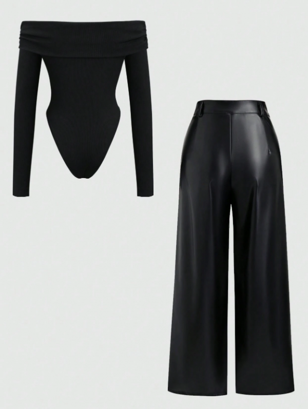 Conjunto Zodiacal: Body de Algodón Negro con Hombros Caídos y Pantalón Wide Leg de Cuero Negro - Imagen 2